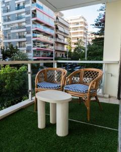 Luxury Oceanview Apartment - Athens Riviera - 65" TV