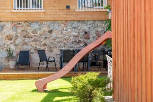 Osada Malawka pod Śnieżką - wypoczynek w saunie lub jacuzzi z widokiem na góry