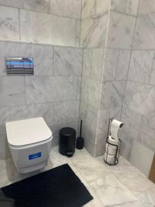 Triple Towers Modern Apartment with WiFi