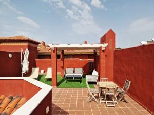 Reserva Rooftop Retreat 2BR Penthouse with Private Rooftop, 2 Pools, Parking & AC
