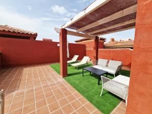 Reserva Rooftop Retreat 2BR Penthouse with Private Rooftop, 2 Pools, Parking & AC