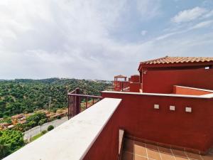 Reserva Rooftop Retreat 2BR Penthouse with Private Rooftop, 2 Pools, Parking & AC