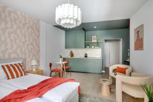 Stylish Studio with terrace near New York Cafe 6