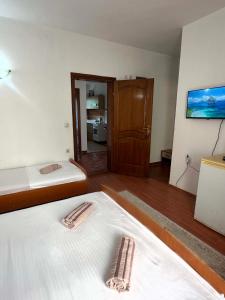 Rooms Ajllin