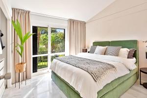 Townhouse w Pool, BBQ, Terrace & Garden