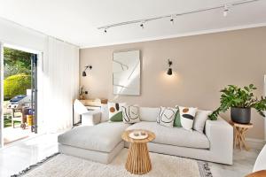 Townhouse w Pool, BBQ, Terrace & Garden