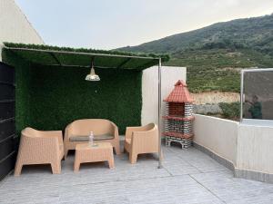 F2 avec piscine, barbecue et terasse