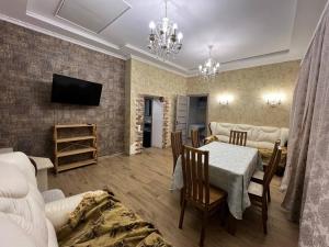 Femily Haven 5-Room Apartment
