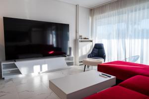 Luxury Oceanview Apartment - 2BR 2BA 100" TV