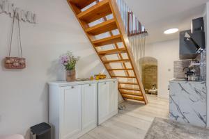 Holiday House Ante