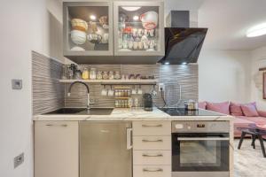 Holiday House Ante
