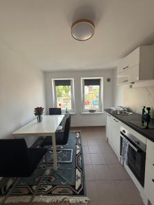 Nowy dwupokojowy apartament 65 m , 5 minut spacerem od plaży , parking