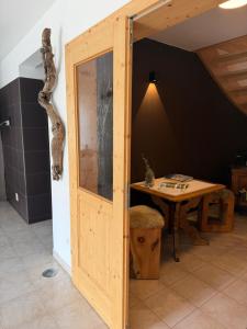 EDELWILD Almchalet - DIE KORALPEN RESIDENZ im Koralm Dorf I Spa I WMF Küchengeräte I Weber Grill I Bang & Olufsen I Balkon I Terrasse I Panorama I 4x TV I Bluetooth LS I 4 Parkplätze I Garten I Hunde willkommen I Das ganze Chalet mit 144qm für Si
