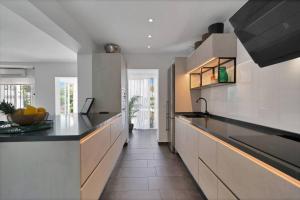 Calahonda Townhouse Pool, Glass Dining & Lawn