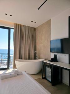 Blue Waves Hotel & Suites