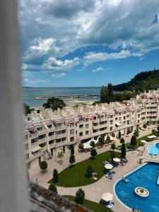 Видовые 2-комнатное апартаменты в комплексе Varna South Bay