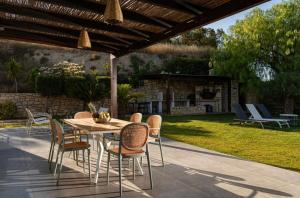 Samiro Private Villa - Heated Pool & Hot tub