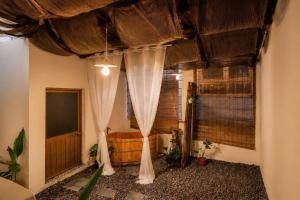 Dans Story Homestay - Entire House in Hoa Lu Old Quarter