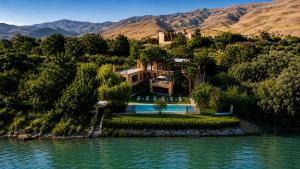 Villa au bord du lac Lalla Takerkoust avec piscine, 9 Suites de Luxe & événementiel