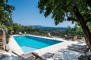 Kamares Boutique Suite in a Restaured Venetian domain