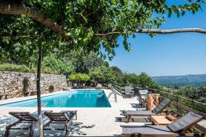 Kamares Boutique Suite in a Restaured Venetian domain