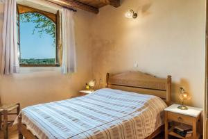 Kamares Boutique Suite in a Restaured Venetian domain