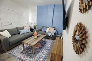 Beautiful Home With 4 King Beds,Airport,Disney+