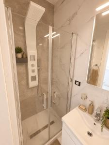 Boutique 1-Bedroom Apartment with Designer Accent