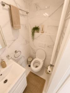 Boutique 1-Bedroom Apartment with Designer Accent