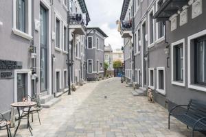 Boutique 1-Bedroom Apartment with Designer Accent
