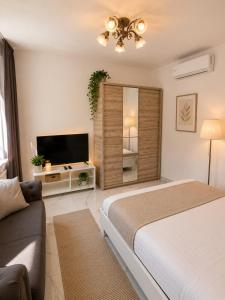 Boutique 1-Bedroom Apartment with Designer Accent