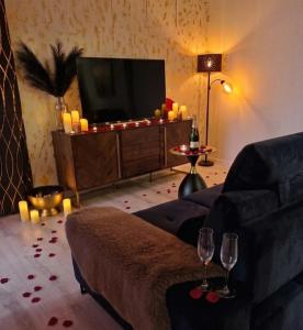 GLAMOUR VOX - Romantic Jacuzzi Escape - Cluj-Napoca - Near BT & Cluj Arena