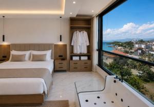 Rooftop panoramic jacuzzi room