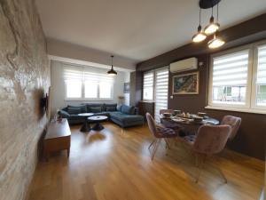 Tesla Apartment - Stay Like a Local