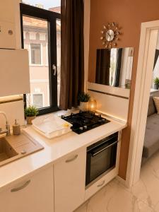 Stylish 1-Bedroom Apartment with Warm Accents