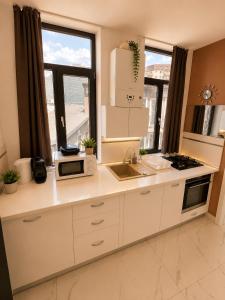 Stylish 1-Bedroom Apartment with Warm Accents