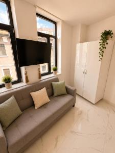 Stylish 1-Bedroom Apartment with Warm Accents