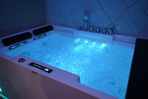 Relaxing Spa with Hot Tub