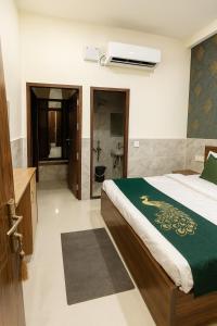 Hotel Regal Delight Star Taj - Best Rated Area #hygienic and Affordable Rooms, Check in Guarantee,Near Taj mahal