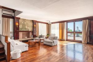 Villa Bella - Exclusive Roses Retreat