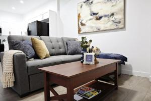 Stylish Retreat with King Bed Long Stays WEM Disney