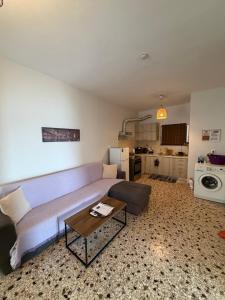 OCEAN VISTA Beachfront Apartment Near Airport-B2