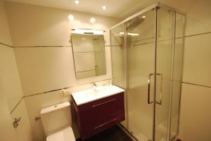Dúplex in the HUCA area, 3 bedrooms, 2 bathrooms, garaje, wifi