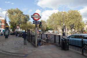 3 Bedroom Apartment, 2 mins to Underground station