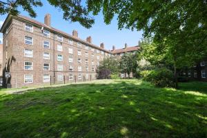 3 Bedroom Apartment, 2 mins to Underground station