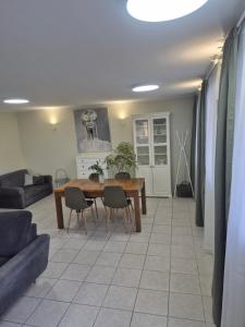 Tyzenhauz Apartment Vilnius 5 Min Walk to Old Town
