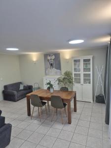 Tyzenhauz Apartment Vilnius 5 Min Walk to Old Town