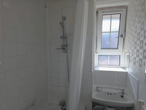 3 Bedroom Apartment, 2 mins to Underground station