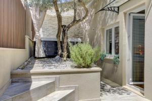 Studio Apartment Mare with private garden and jacuzzi