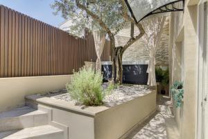 Studio Apartment Mare with private garden and jacuzzi
